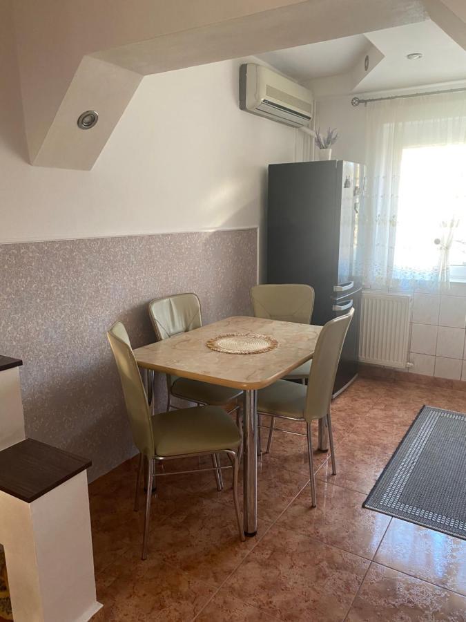 Apartament Regim Hotelier Oradea Bagian luar foto